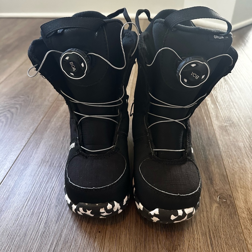 Burton kids snowboard boots